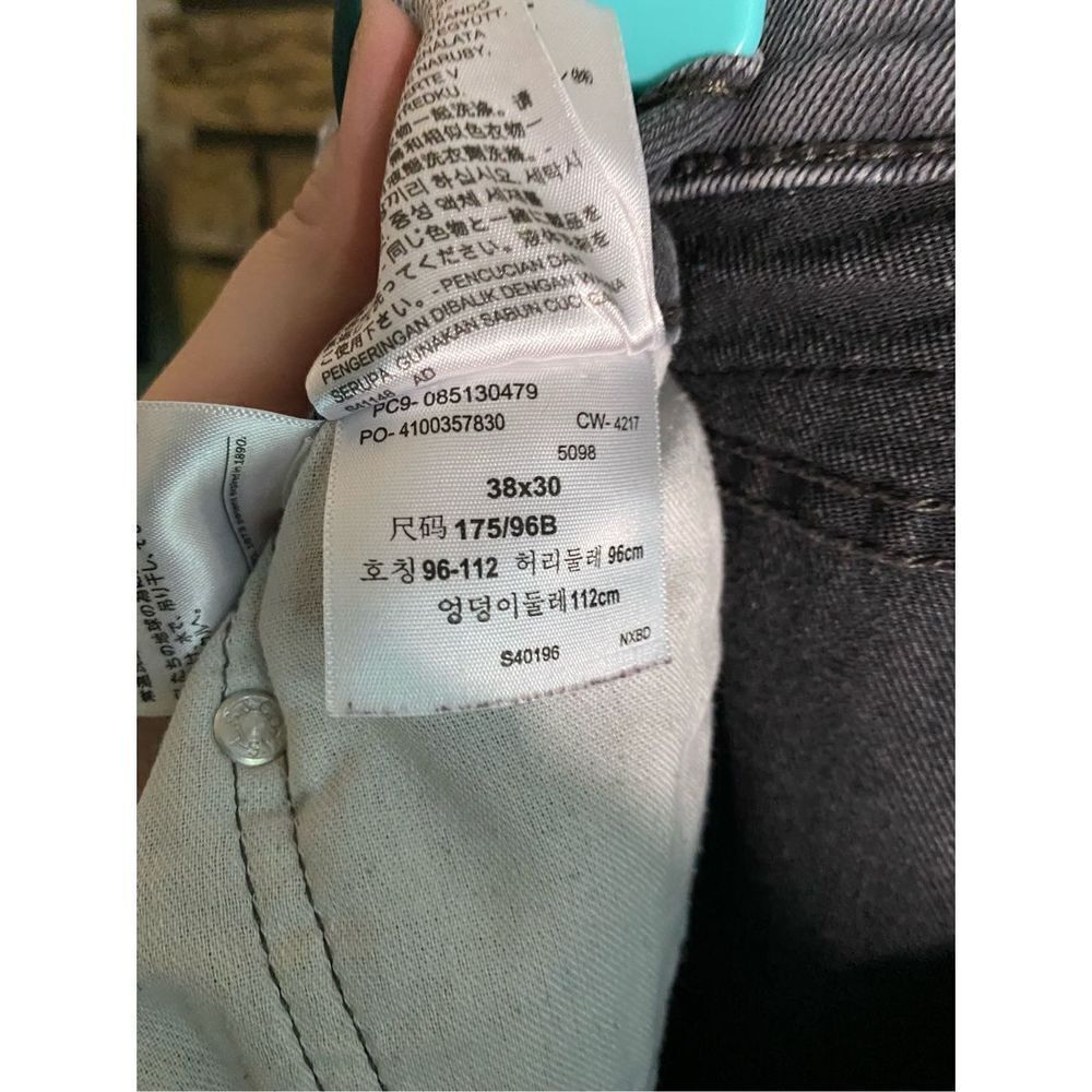 Levi Strauss & Co.‎ - Picture 4 of 6